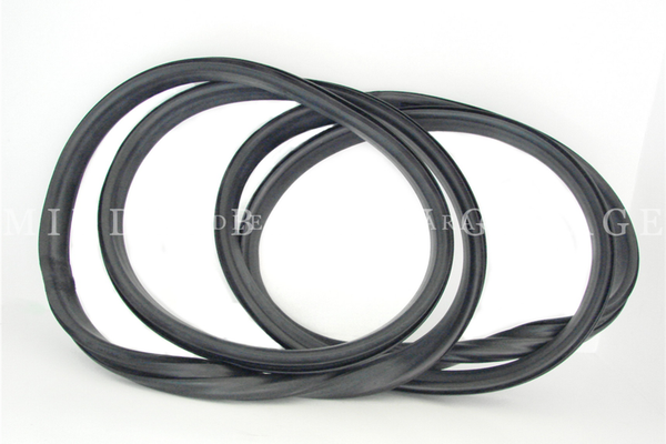 REAR/SIDE WINDOW SEAL 600 SERIES 1 (w/o chrome trim)